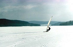 Zimní windsurfing na Lipně, Surfař Tomáš Kučera, Frymburk, zima 1997/1998